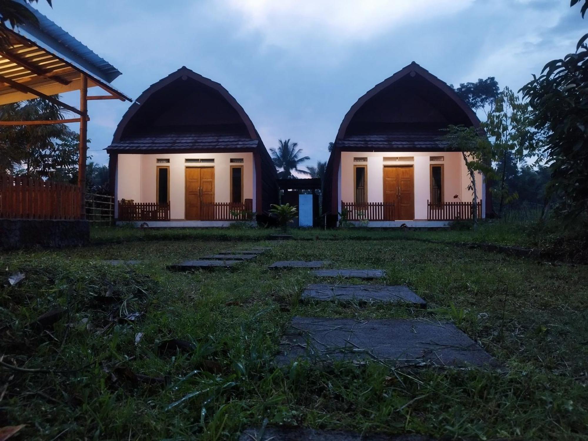 Bale Tetebatu Villa Room photo